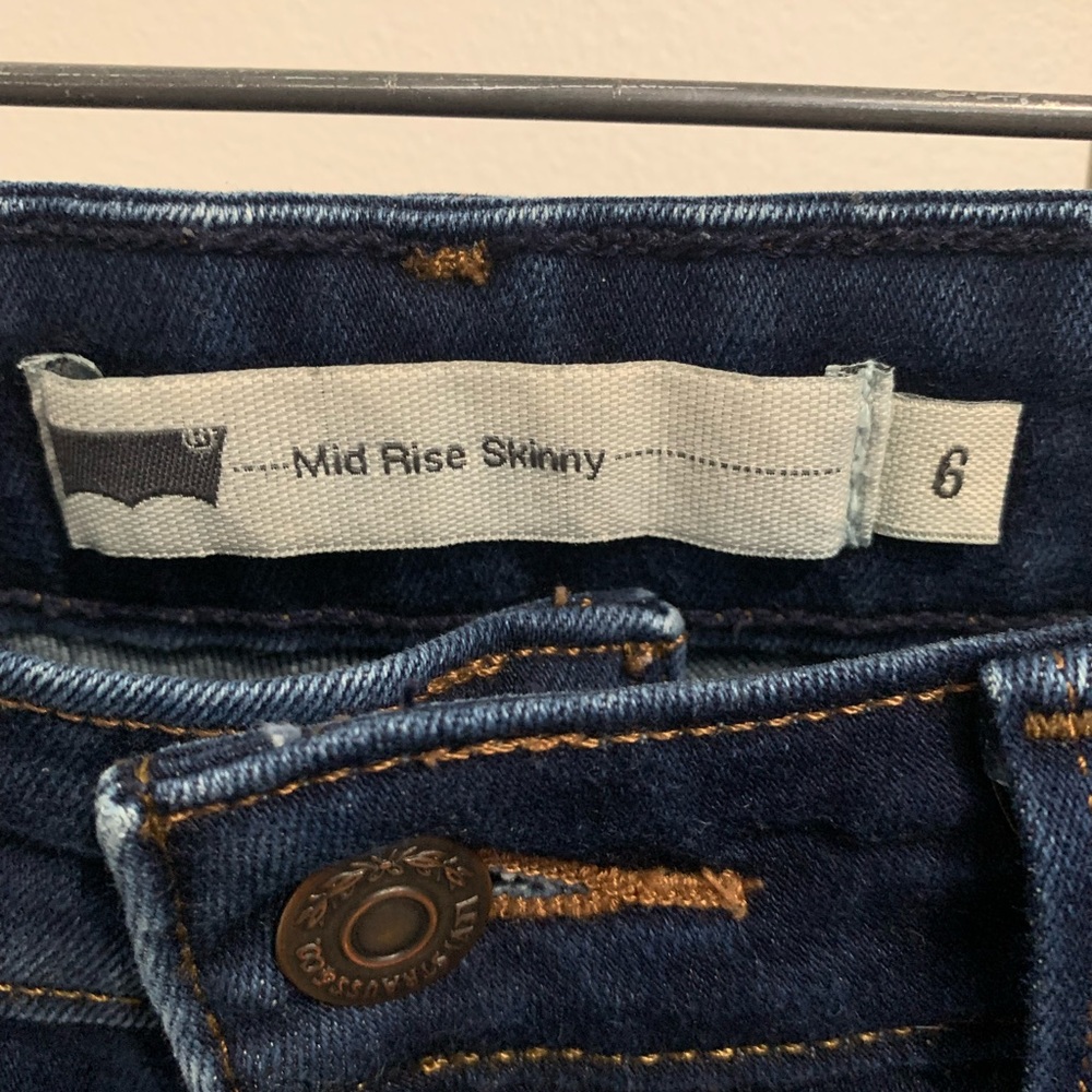 Levi’s dark wash size 28 - Picture 3 of 5
